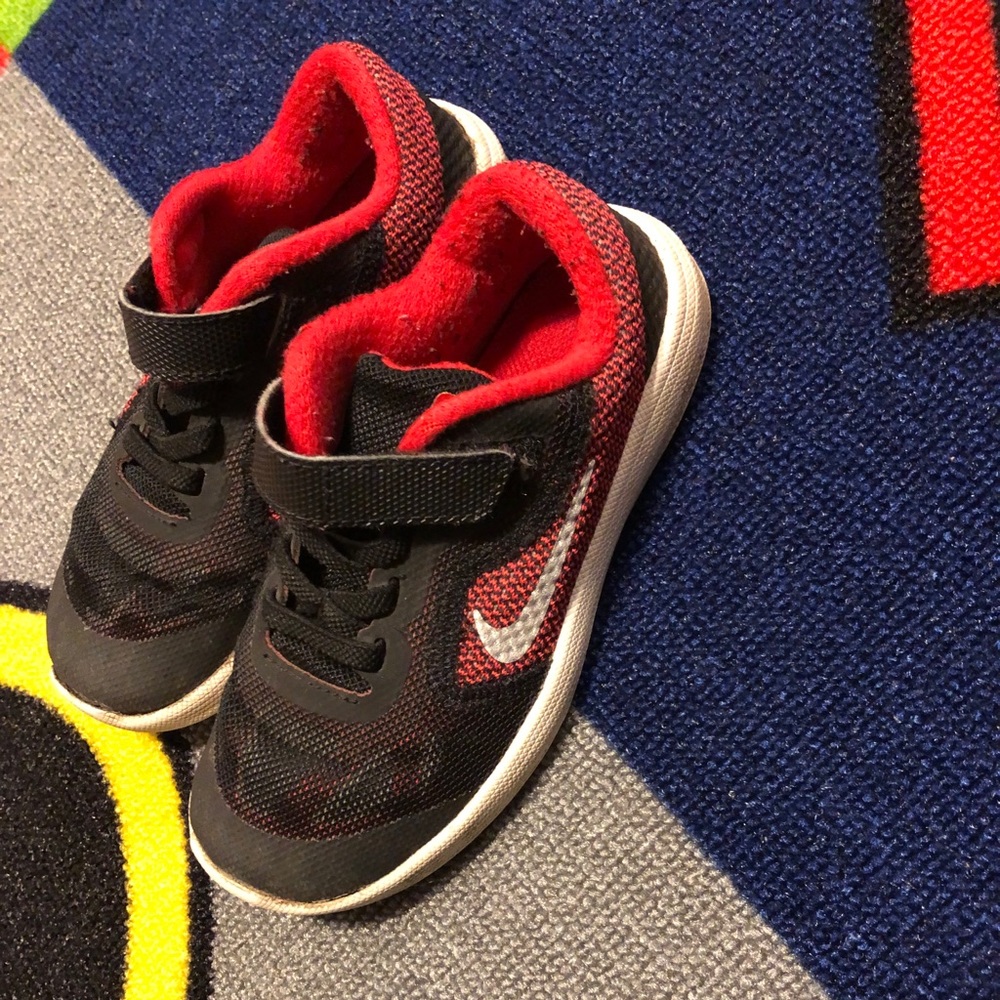 Boys Nike tennis shoes